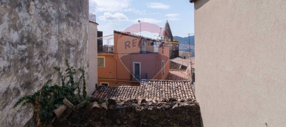 3 Schlafzimmer Haus in Bronte, Italy, Nr. 311984 6