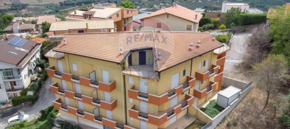 1-salle Garage à Città Sant'Angelo, Italy No. 104285 3