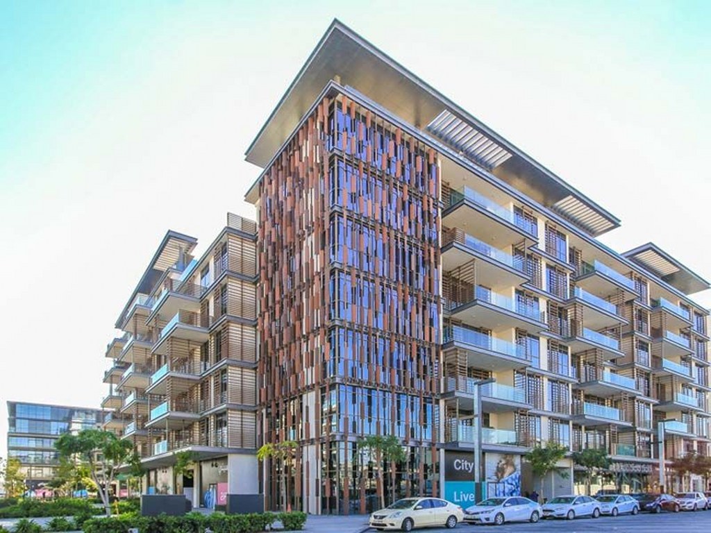 6968m² Building in Dubai, UAE No. 8990