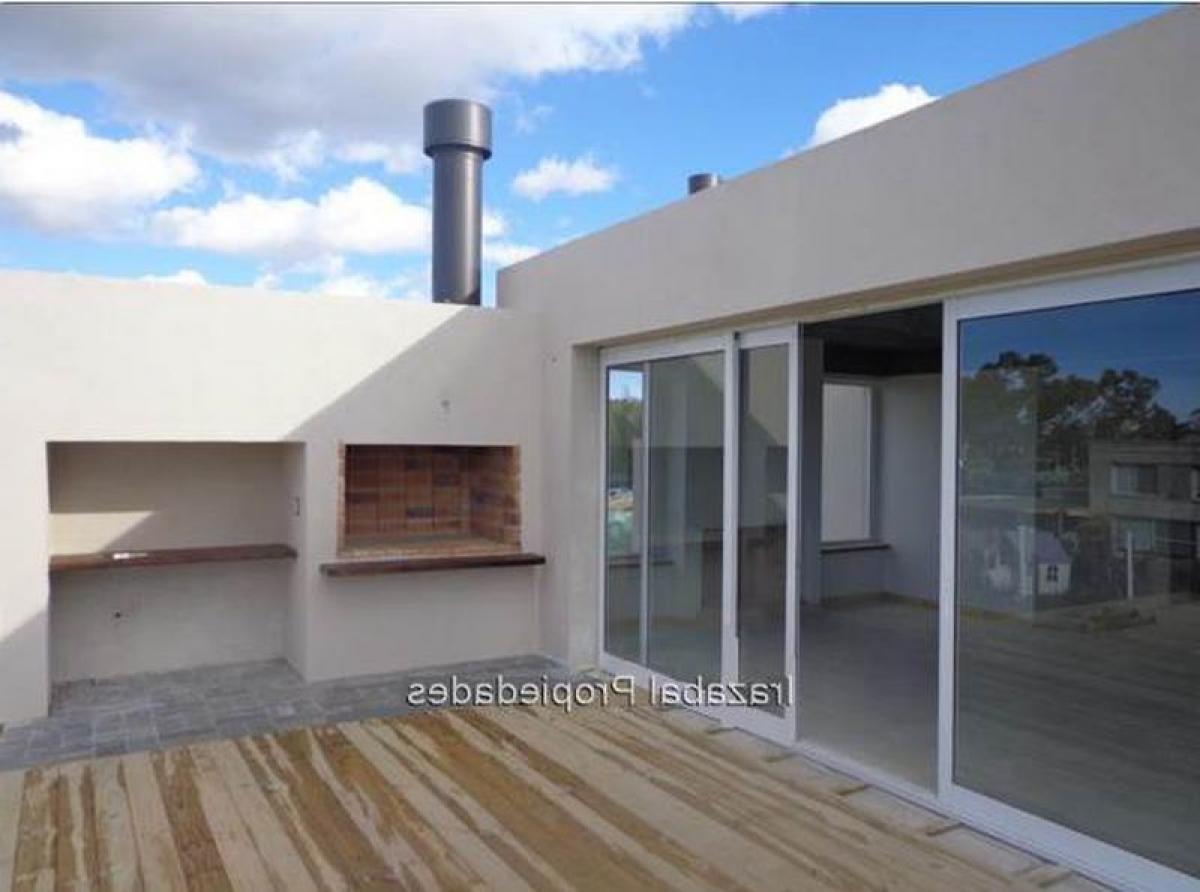 3 bedrooms House in Montevideo, Uruguay No. 966