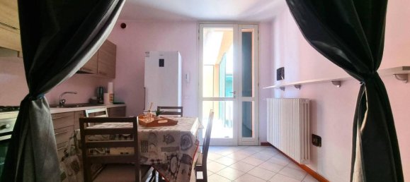 Квартира с 2 комнатами в Масса Ломбарда, Италия № 26579 10