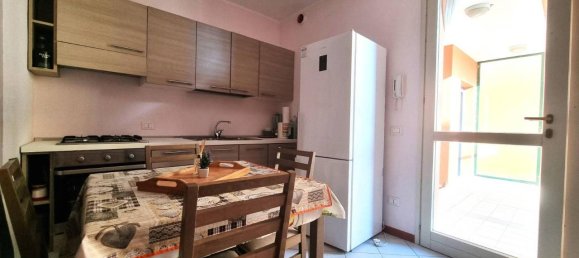 Квартира с 2 комнатами в Масса Ломбарда, Италия № 26579 2