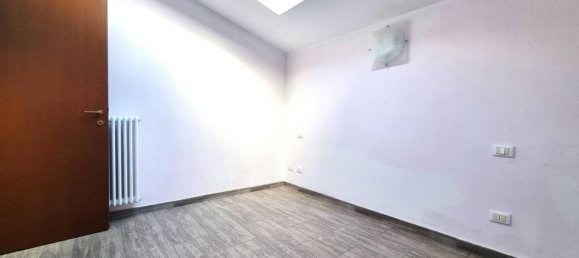 Квартира с 2 комнатами в Масса Ломбарда, Италия № 26579 37