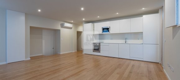 3 bedrooms Apartment in Porto, Portugal No. 106211 10