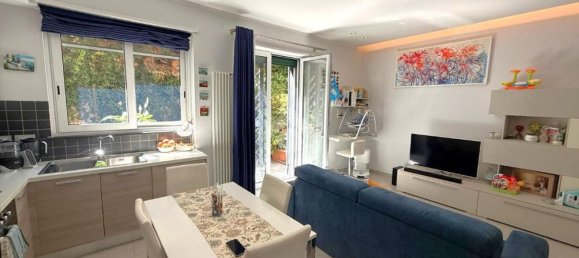 2 bedrooms Apartment in Naples, Italy No. 359247 3