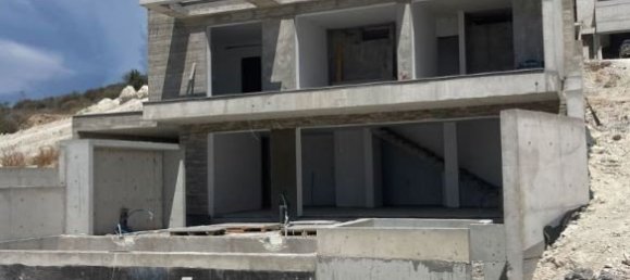 Дом с 4 спальнями в Героскипу, Кипр № 9823 4