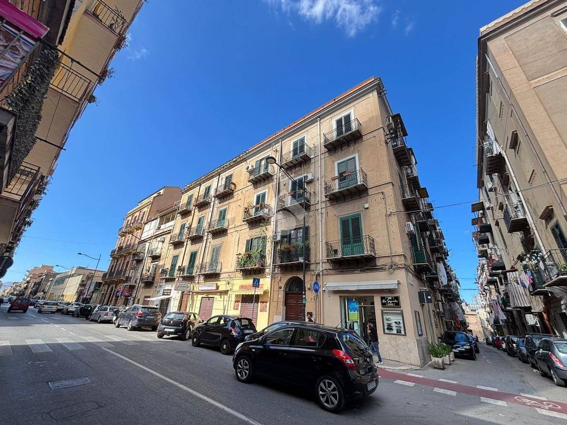 Apartamento de 3 dormitorios en Palermo, Italy No. 306086
