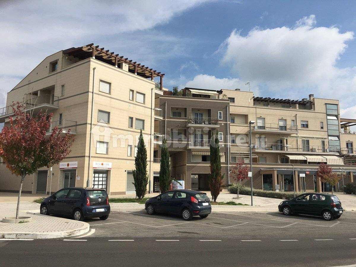 Коммерческая недвижимость с 4 комнатами в Дженцано ди Рома, Италия № 78356