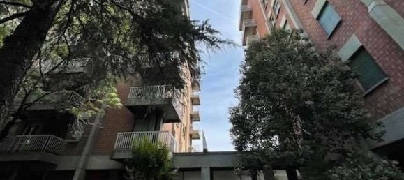 2 rooms Commercial property in Reggio Emilia, Italy No. 225317 4