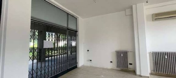 2 rooms Commercial property in Reggio Emilia, Italy No. 225317 8