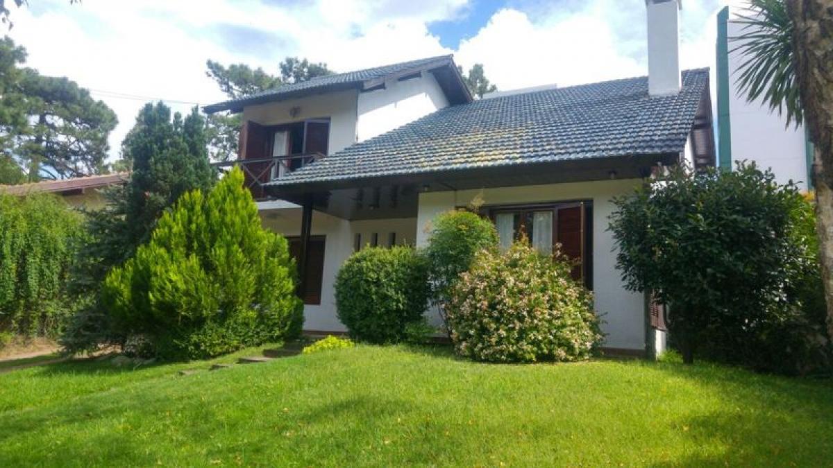 5 bedrooms House in Mar del Plata, Argentina No. 100454