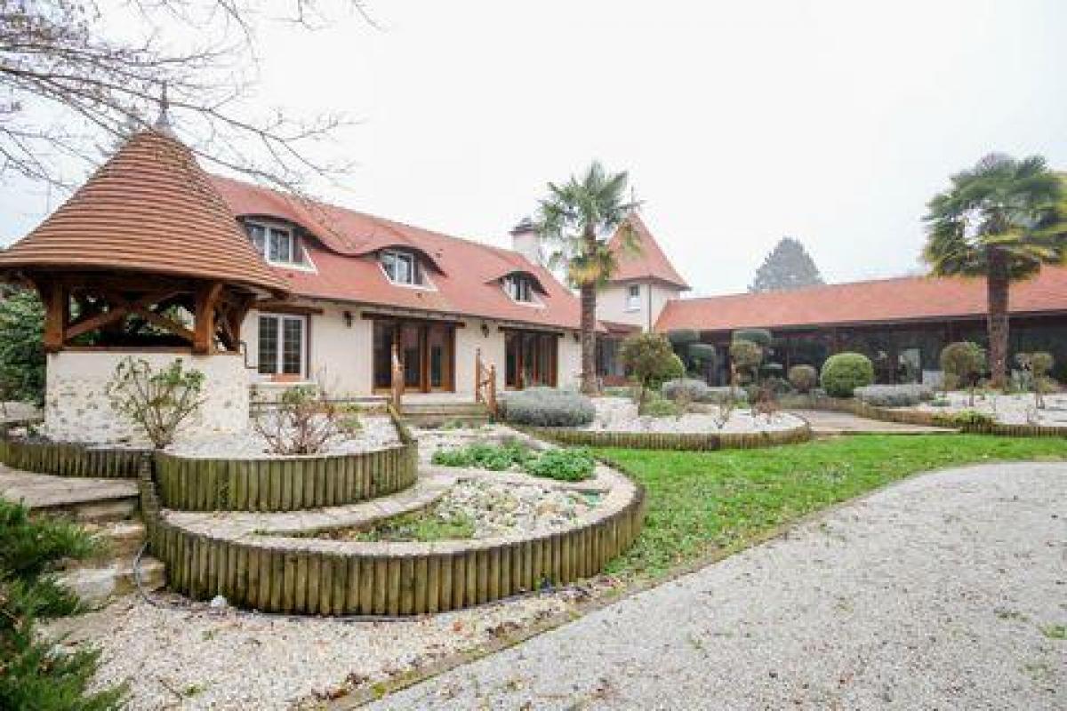 Casa de 5 dormitorios en Le Mans, France No. 27113