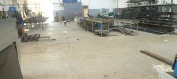 1041m² Warehouse in Gorla Maggiore, Italy No. 329667 7