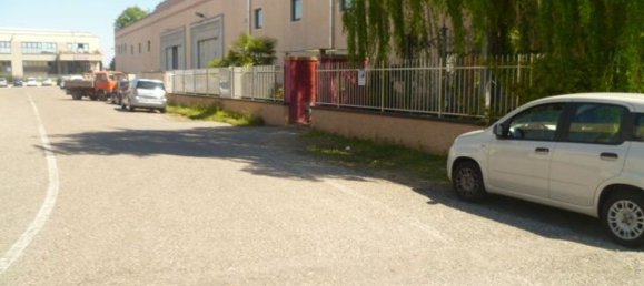 1041m² Warehouse in Gorla Maggiore, Italy No. 329667 3