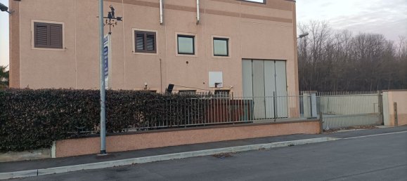 1041m² Warehouse in Gorla Maggiore, Italy No. 329667 2