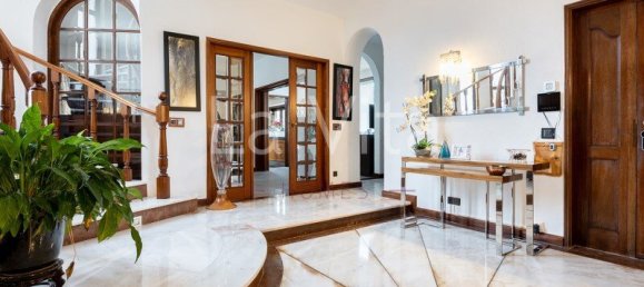 5 bedrooms Villa in Cascais, Portugal No. 116884 2