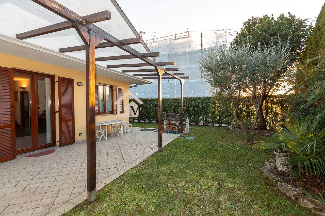 3 chambres Maison à Trezzano Rosa, Italy No. 167931