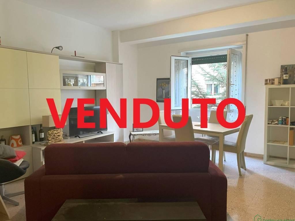 4 rooms Apartment in Rome, Italy No. 34105