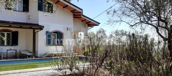 Villa de 4 dormitorios en Castelnuovo Magra, Italy No. 261802 5