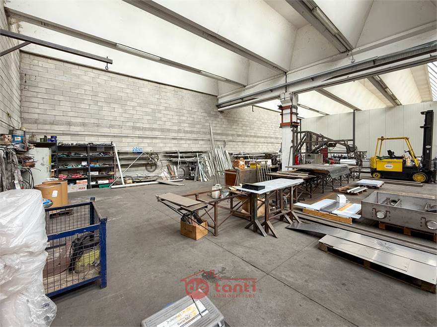 1-salle Entrepôt à Gordona, Italy No. 377689