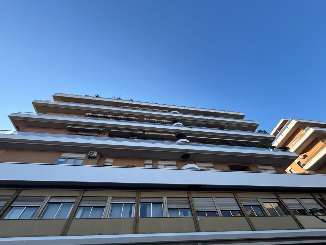 Apartamento de 7 habitaciónes en Pescara, Italy No. 129504