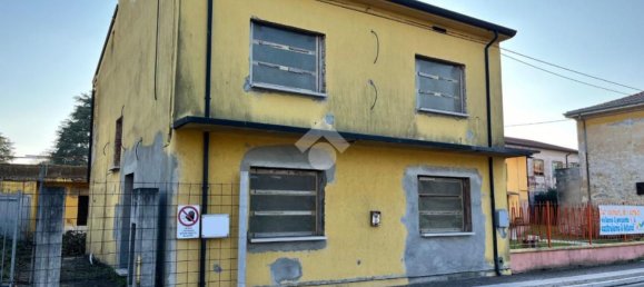 Дом с 8 комнатами в Альбаредо д’Адидже, Италия № 114208 2