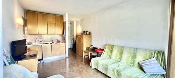 2-salle Appartement à Desenzano del Garda, Italy No. 4213 27