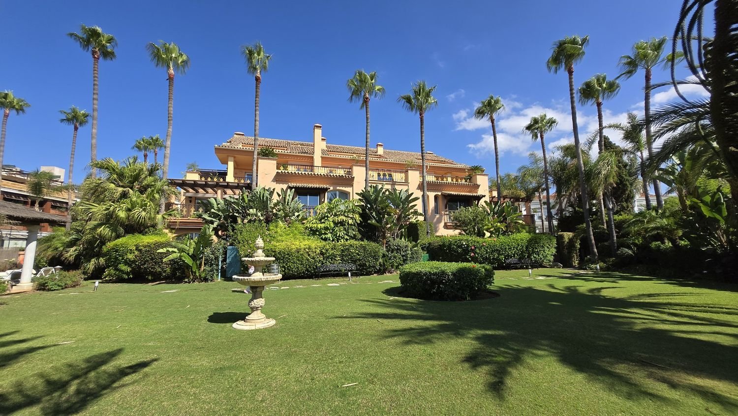 2 bedrooms Apartment in Marbella, Spain No. 261458