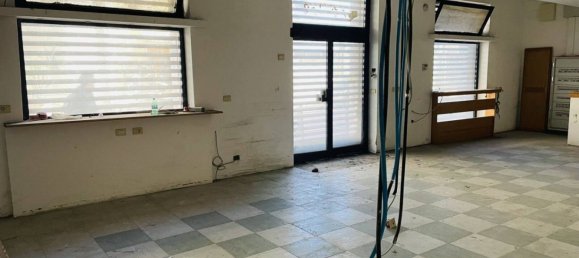 2 rooms Commercial property in Rome, Italy No. 296744 8