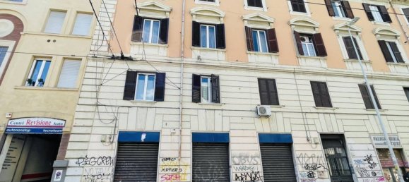 2 rooms Commercial property in Rome, Italy No. 296744 2