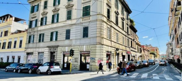 2 rooms Commercial property in Rome, Italy No. 296744 12