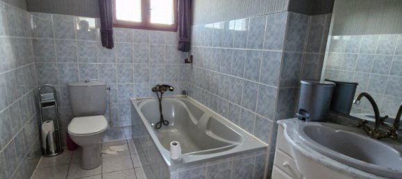 Villa de 3 dormitorios en Le Clerjus, France No. 251694 14