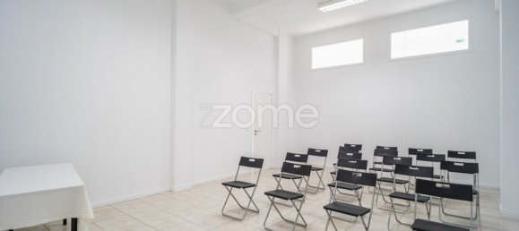 Propriété commerciale à Paredes, Portugal 145m² No. 14371 15