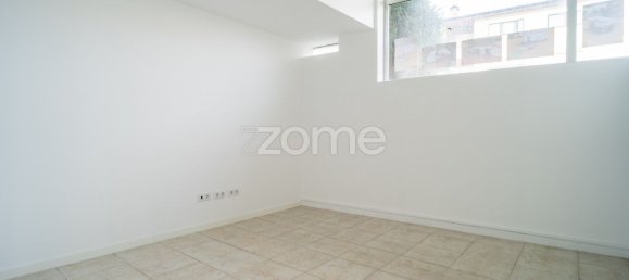 Propriété commerciale à Paredes, Portugal 145m² No. 14371 12