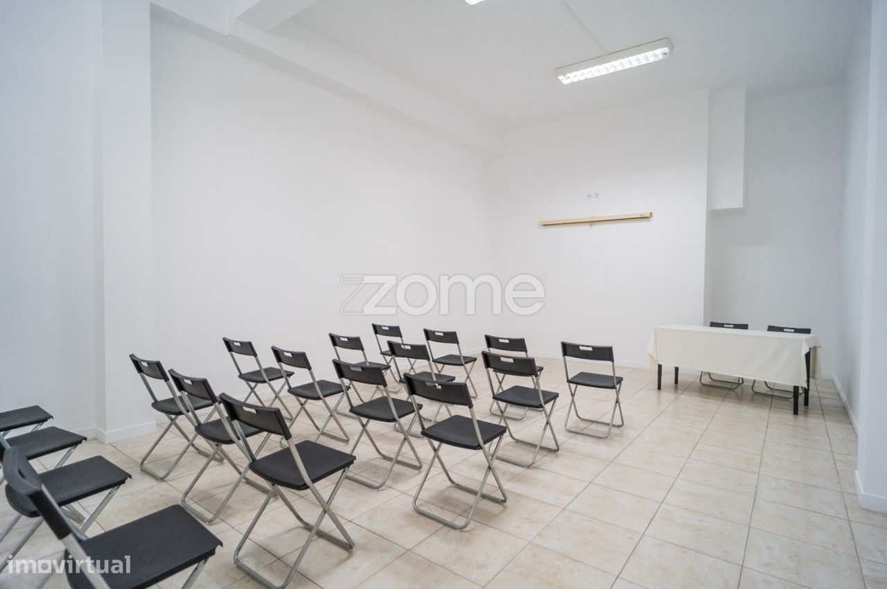 Propriété commerciale à Paredes, Portugal 145m² No. 14371