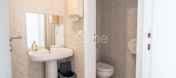 Propriété commerciale à Paredes, Portugal 145m² No. 14371 16