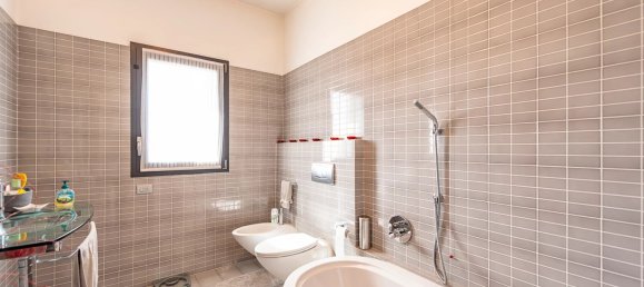 3 غرف نوم فيلا في Uboldo, Italy رقم 57824 28