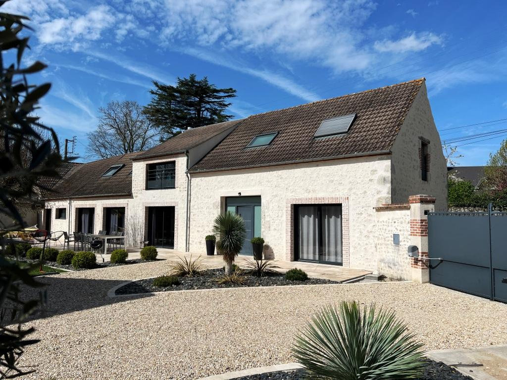 Casa de 5 dormitorios en Saint-Hilaire-Saint-Mesmin, France No. 71235