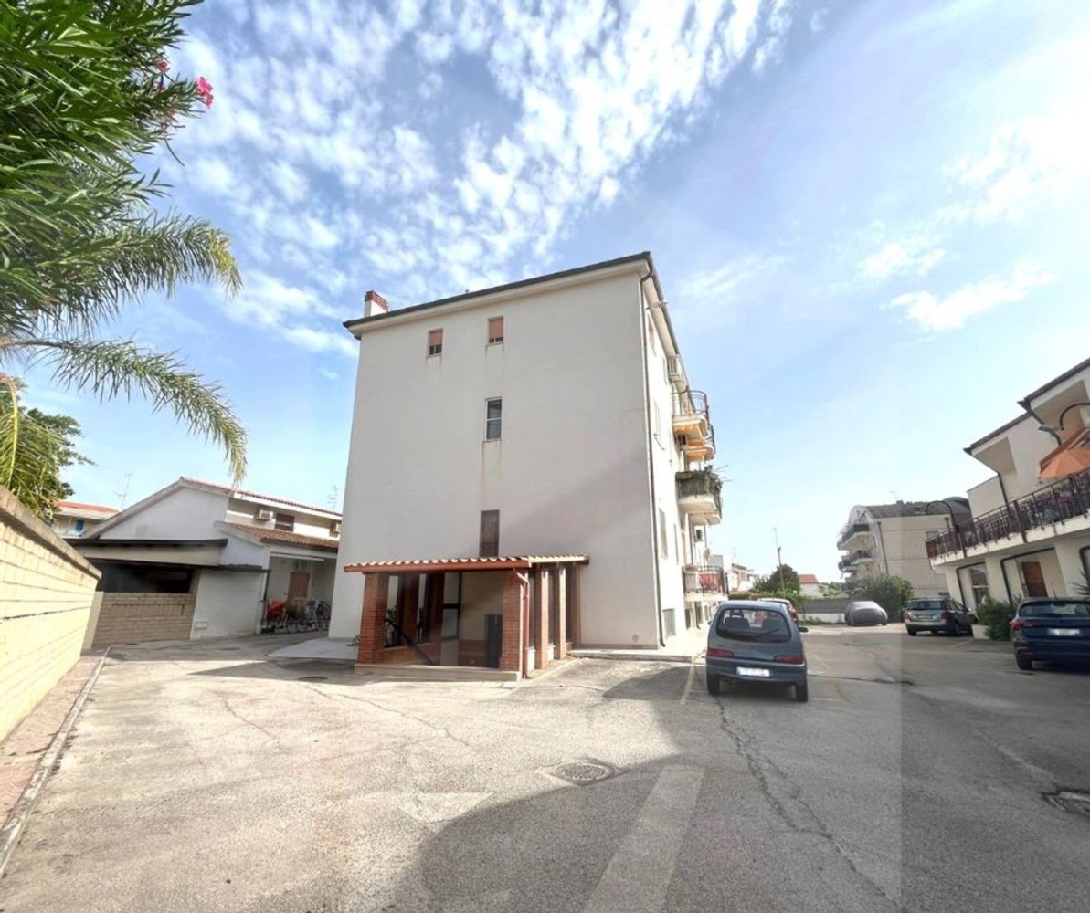 Квартира с 2 комнатами в Кампомарино, Италия № 28933