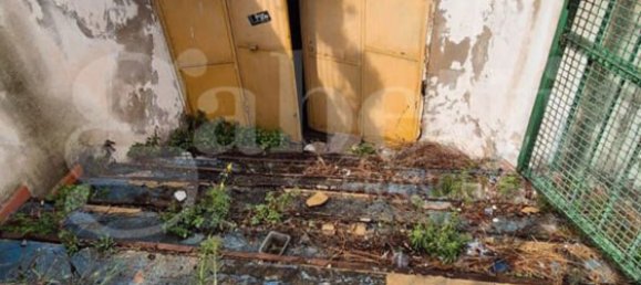 75m² Commercial property in Torre Annunziata, Italy No. 346248 3