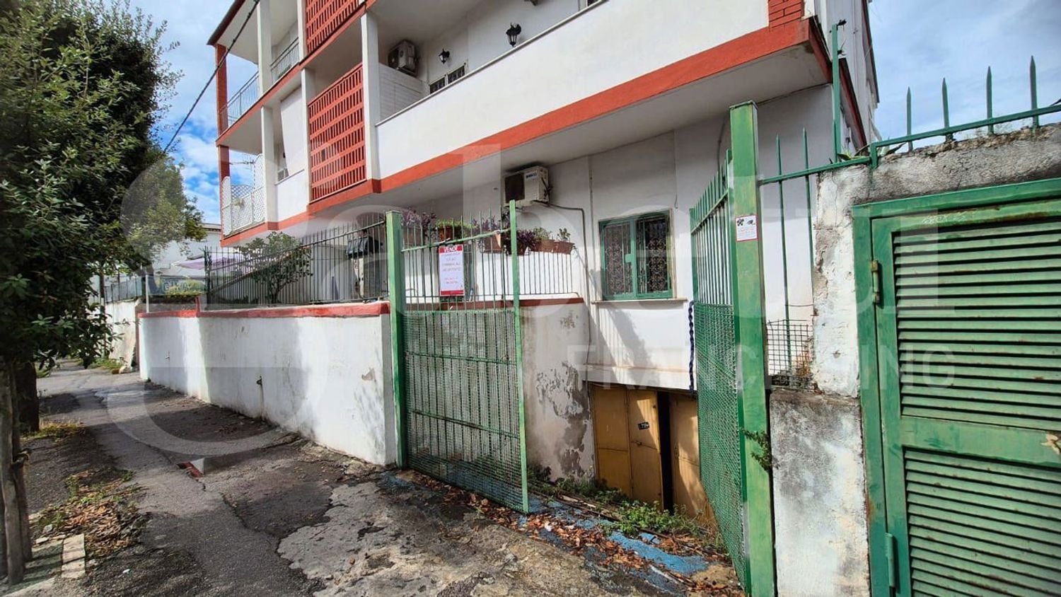 75m² Commercial property in Torre Annunziata, Italy No. 346248