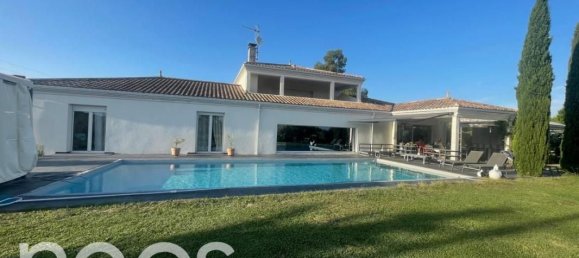 5 bedrooms Villa in Carignan-de-Bordeaux, France No. 319548 3