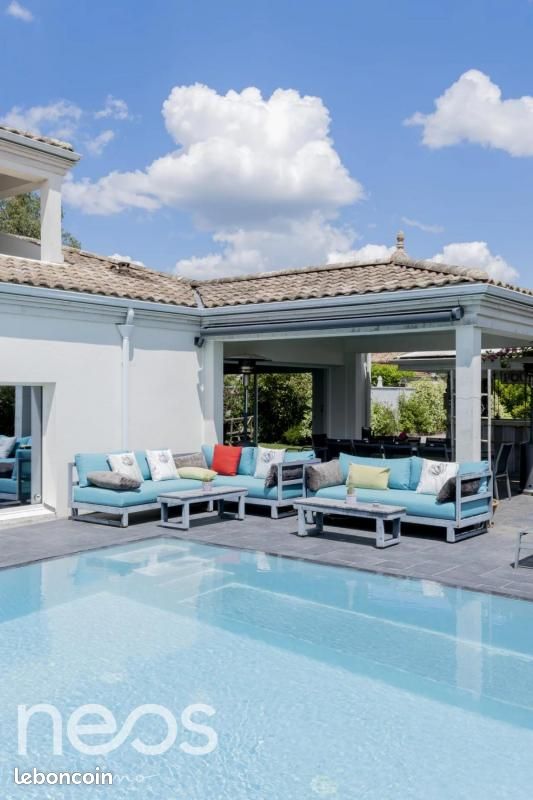 5 bedrooms Villa in Carignan-de-Bordeaux, France No. 319548