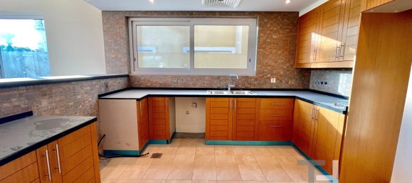 Вилла с 4 спальнями в Jumeirah Park, ОАЭ № 95705 3