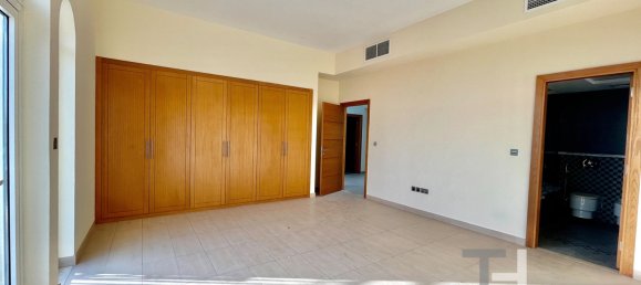 Вилла с 4 спальнями в Jumeirah Park, ОАЭ № 95705 7