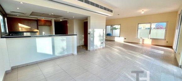 Вилла с 4 спальнями в Jumeirah Park, ОАЭ № 95705 5