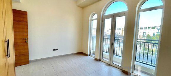 Вилла с 4 спальнями в Jumeirah Park, ОАЭ № 95705 11