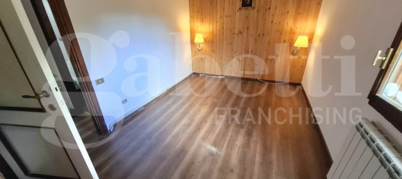 Apartamento T3 em Rocca di Cambio, Italy N.º 271826 11