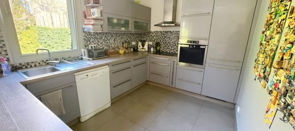 5 bedrooms Villa in Garches, France No. 117029 4