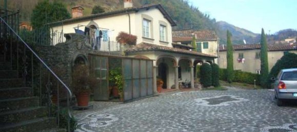 16 rooms Villa in Bagni di Lucca, Italy No. 84061 3